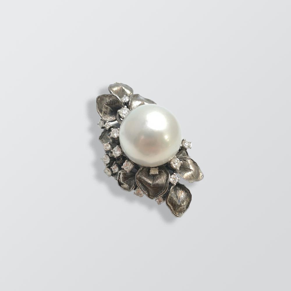 Classic White Gold Ring with Pearl 16mm and cut diamonds