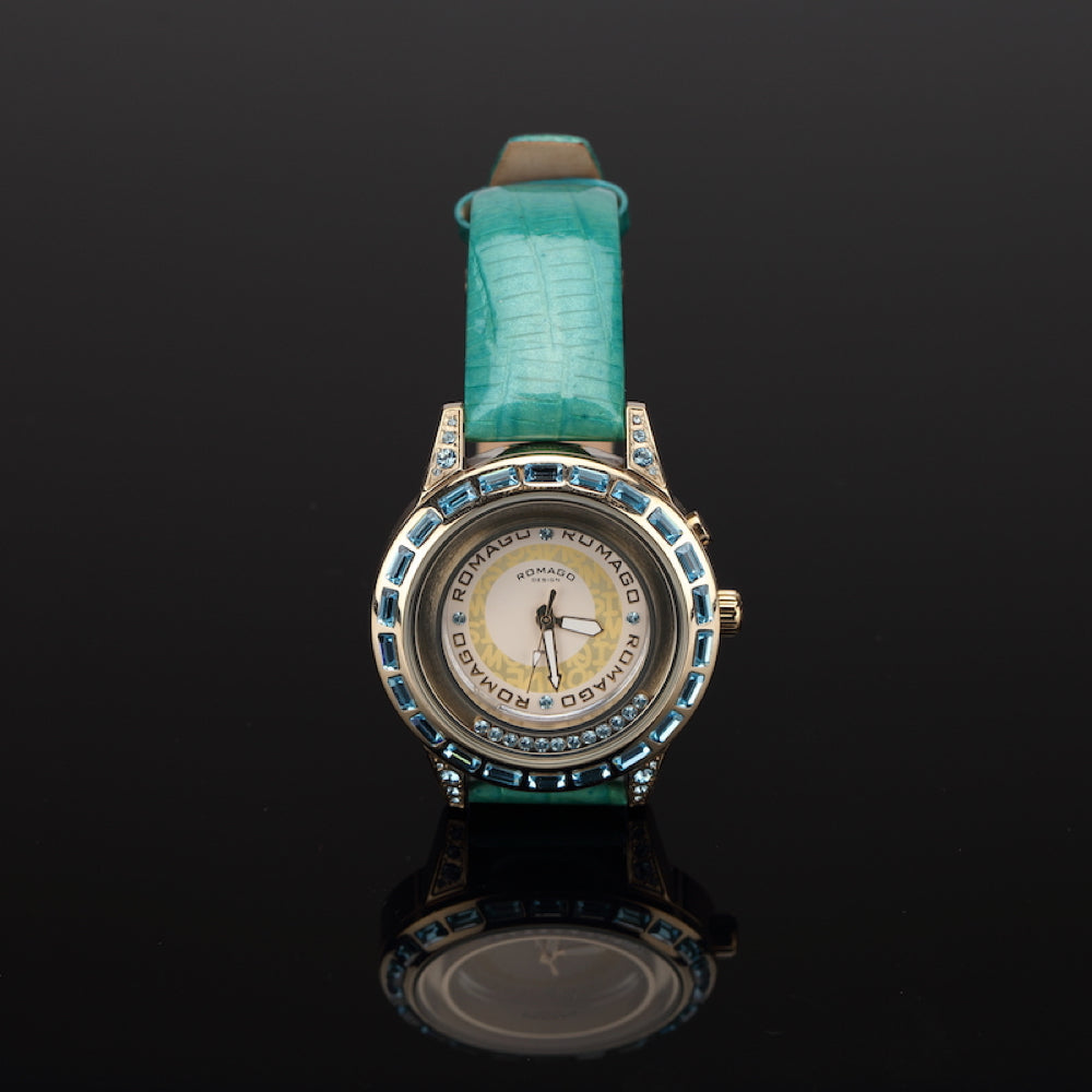 Aquamarine strap watch in round shape